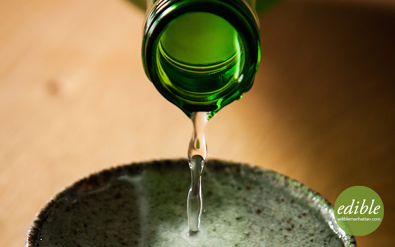 0305-All Screensavers-EM-Sake Bottle-1280x800px