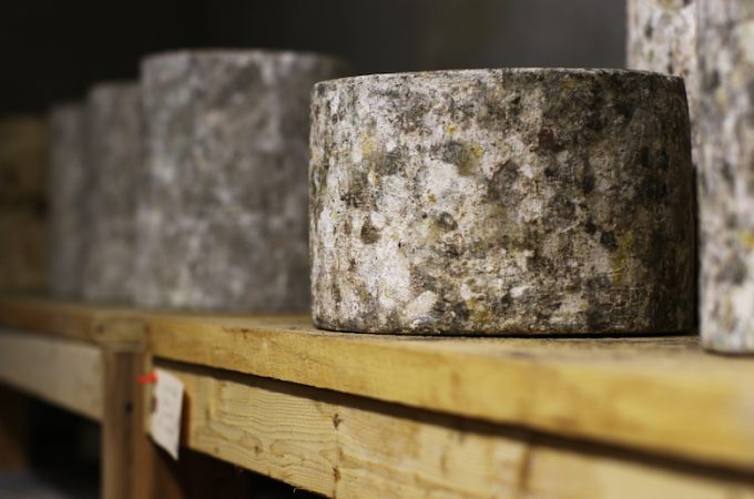 cornell-cheddar-clothbound-cave-aged-280A5107 copy