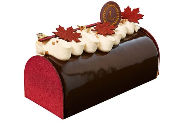 signature-yule-log-atoca-serves-6-laduree-520